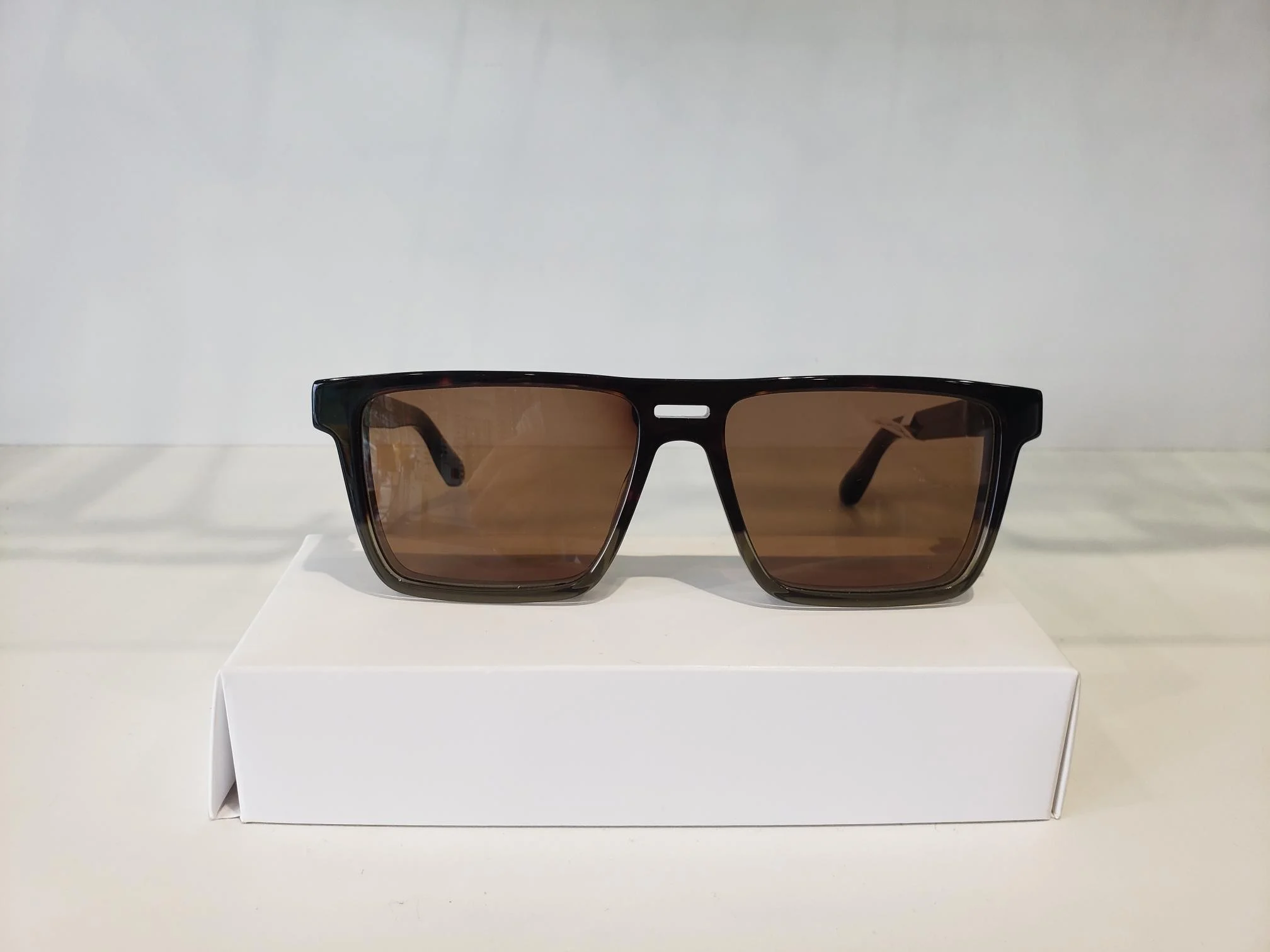 LUNETTES DE SOLEIL CALVIN KLEIN
